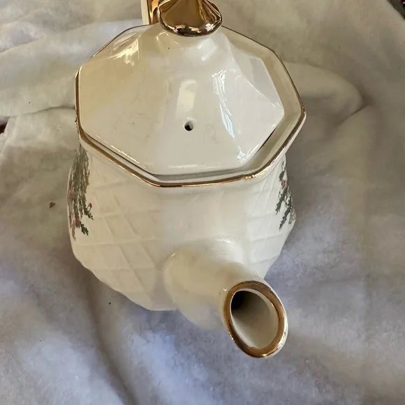 Vintage Christmas Tea Pot Set of 2 - Picture 7 of 11